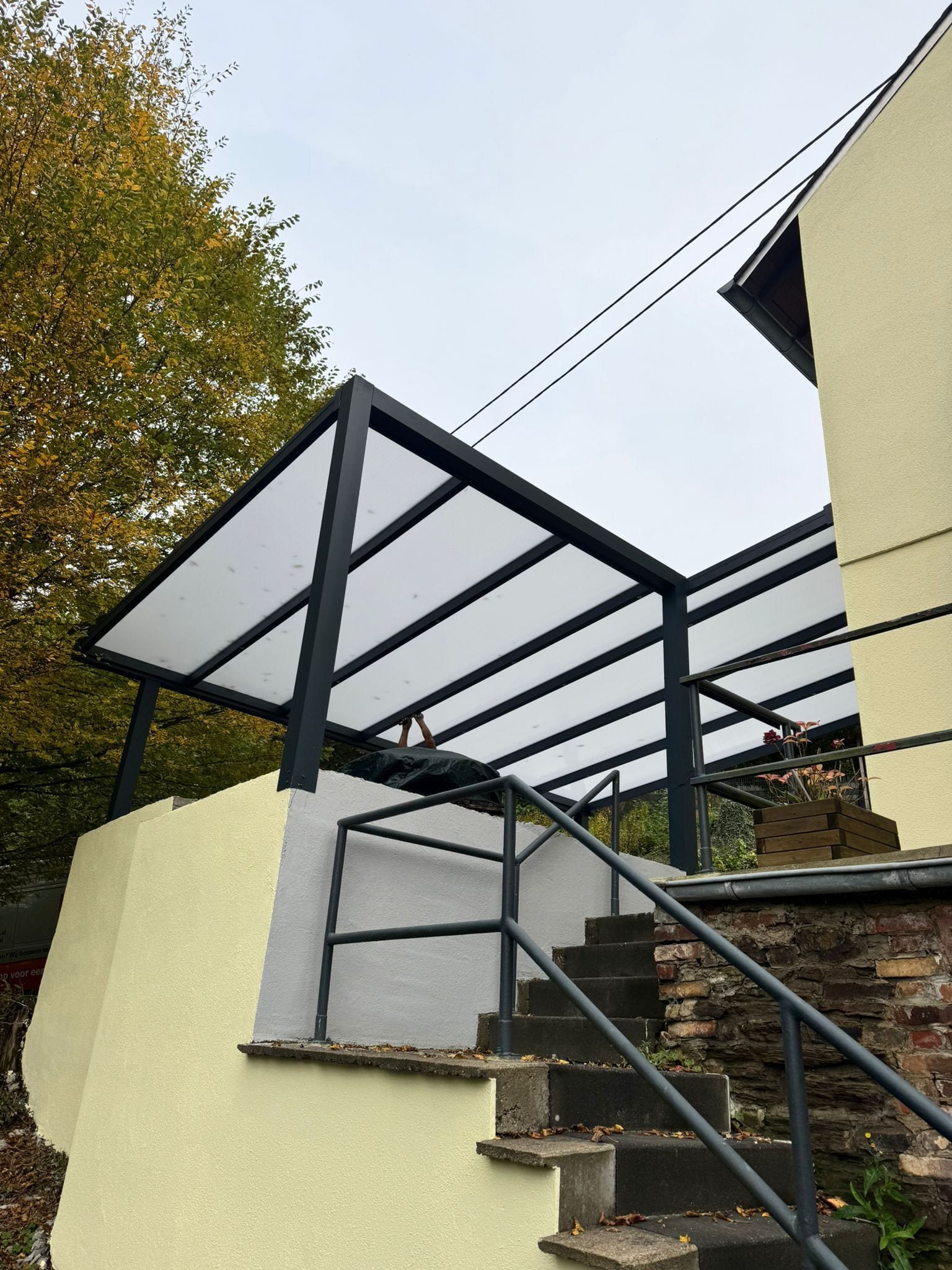 Terrasoverkapping bij trapopgang